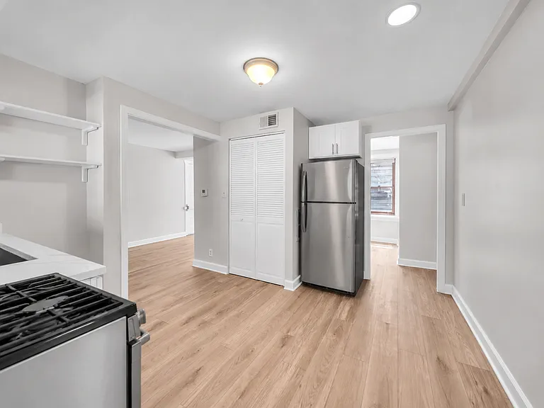 1335 W Melrose St #1R — Photo 3