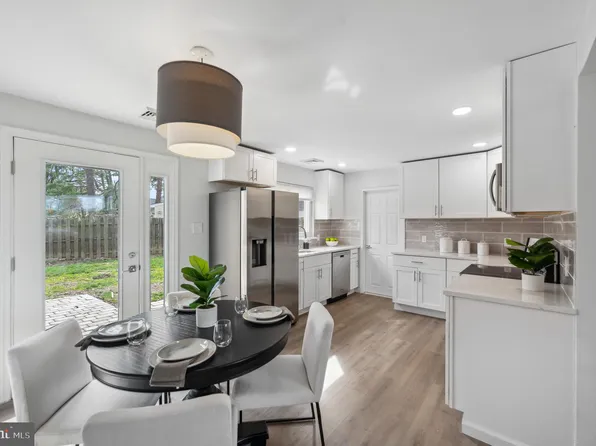 2210 Sproul Rd, Broomall, PA 19008