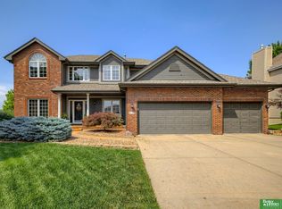 2108 Crest Ridge Dr, Papillion, NE 68133