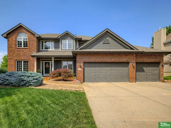 2108 Crest Ridge Dr, Papillion, NE 68133