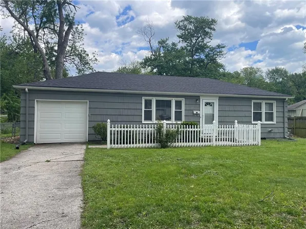 8901 Craig Dr, Overland Park, KS 66212