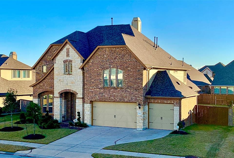 This Exquisite 3,727 sq ft 2 story home was built with design center model home options. The owners have added additional upgrades that are sure to WOW! This luxury home is move in ready and a MUST SEE!