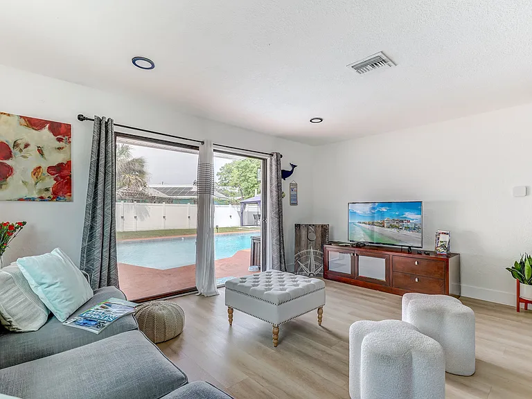 1800 Augustine Dr — Photo 16