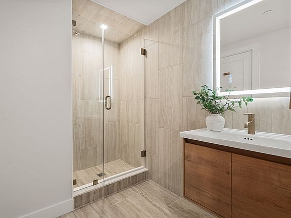 5th image of 125 Lowell St #102