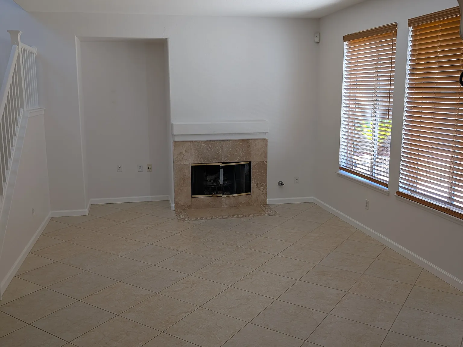 3 bed, 2.5 bath, 1310 sqft, $3,200 — Photo 4