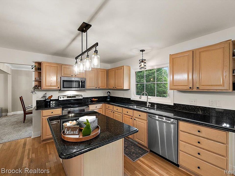 24435 Nantucket Dr, photo 21
