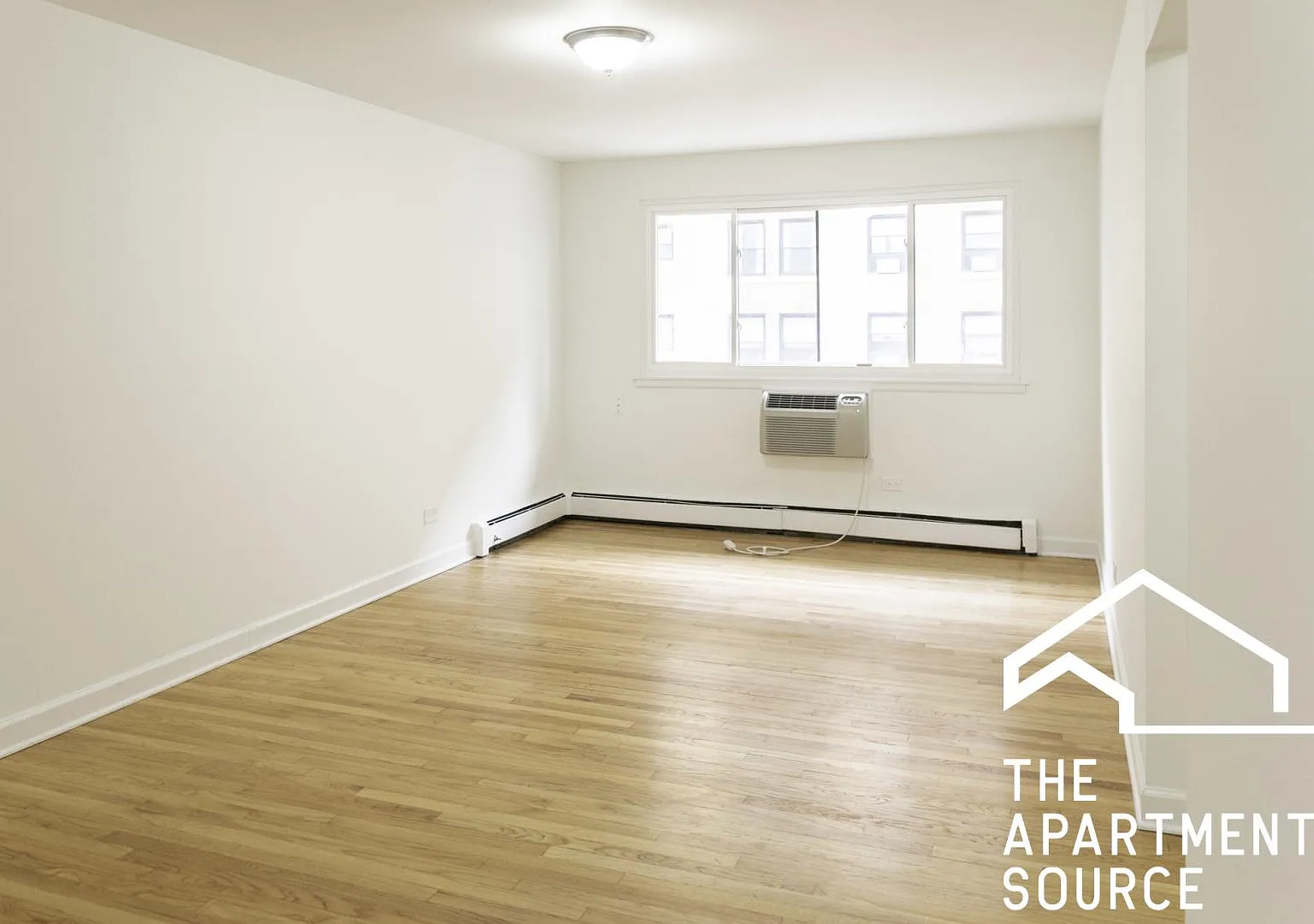 6211 North Kenmore Avenue #303 — Photo 3