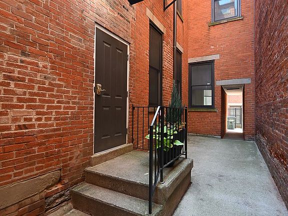 2nd image of 515 E 12th St APT 5