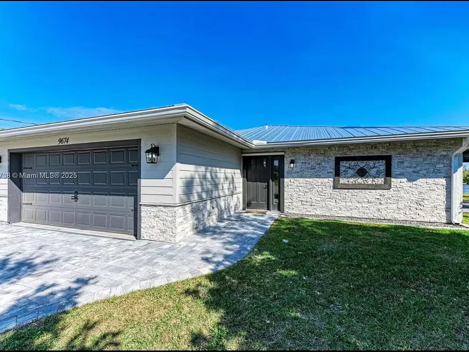 9675 SW Anchor Dr