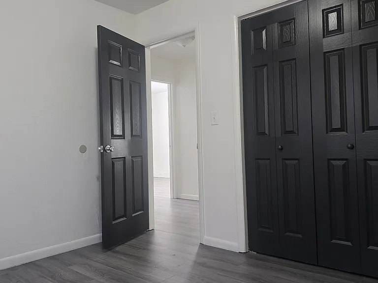 1409 Thompson Dr — Photo 5
