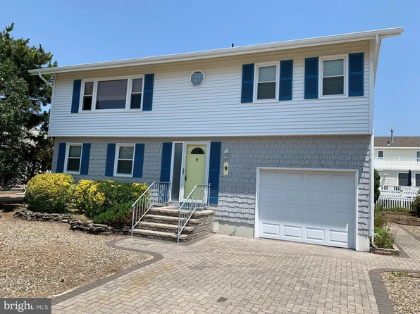 9 W Hollybanks Ln, Brant Beach, NJ 08008