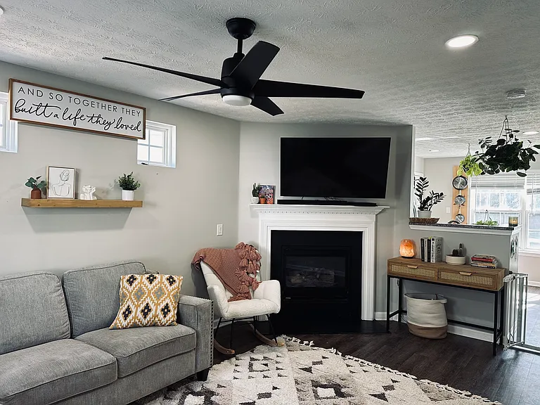 208 Oak Grove Way — Photo 3