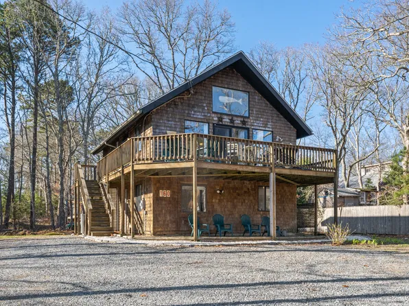 160 Bernard Cir, Tisbury, MA 02568