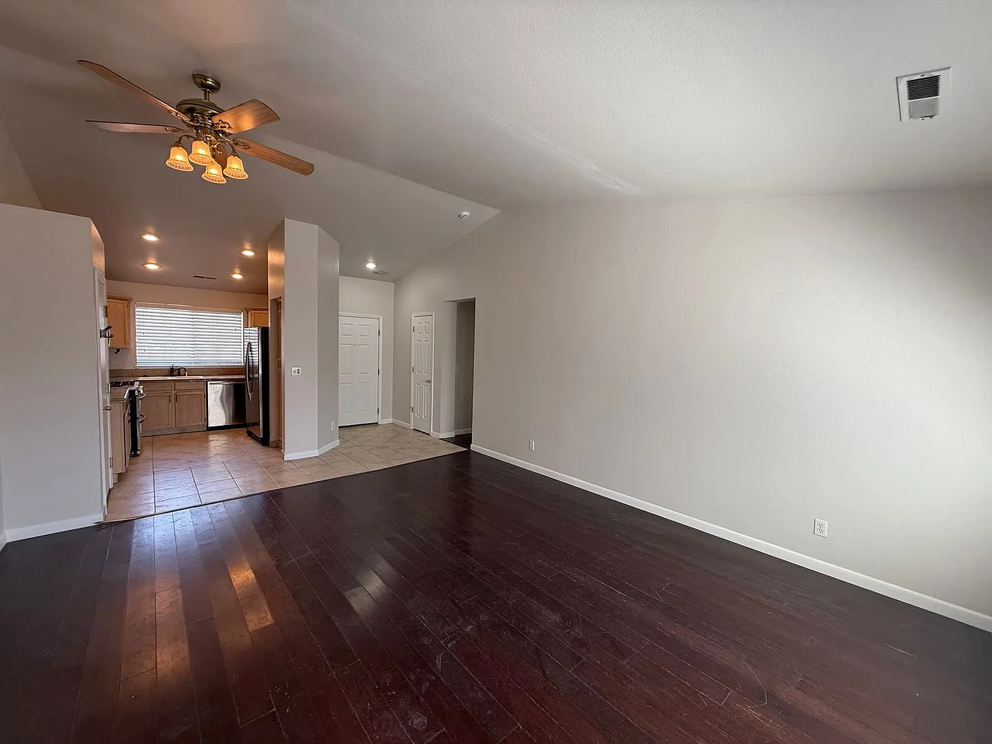 3 Bedroom 2 Bathroom home — Photo 4