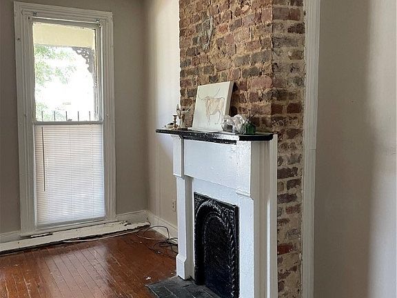 4th image of 1303 W Clay St