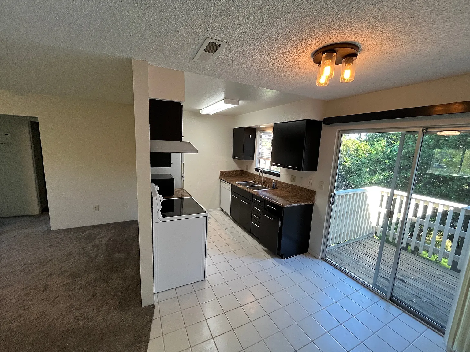 2 bed, 900 sqft, $1,400 — Photo 2