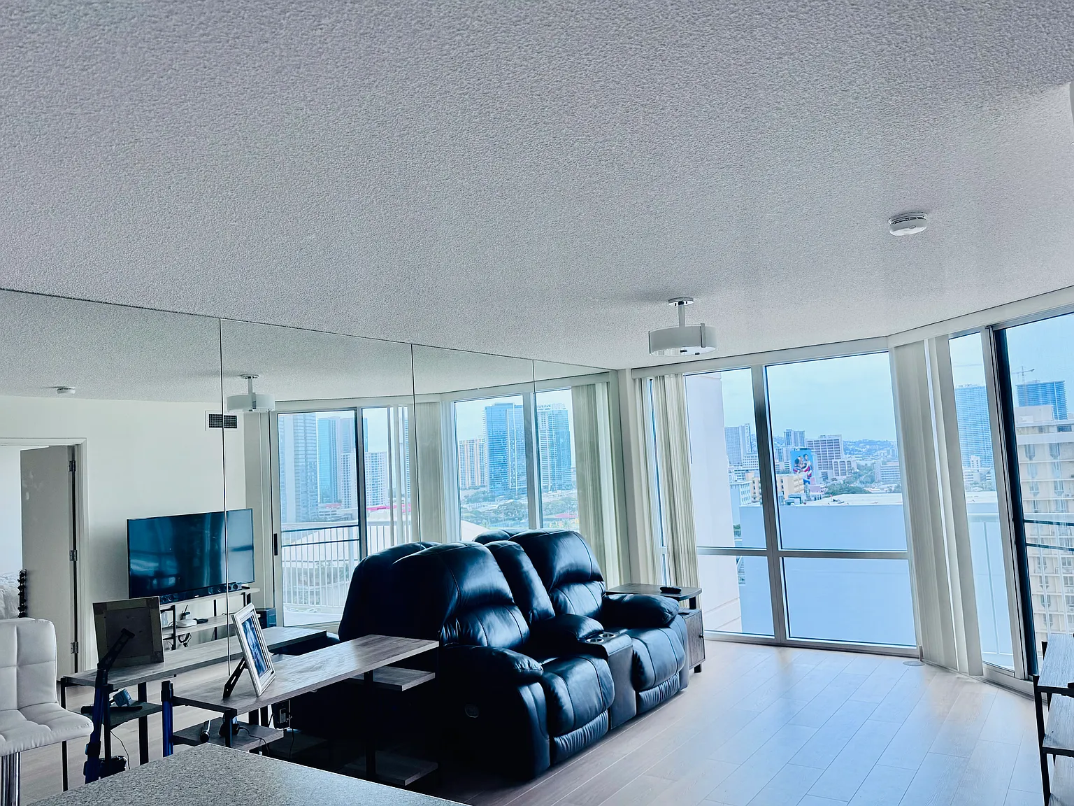 1 bed, 585 sqft, $2,900 — Photo 2