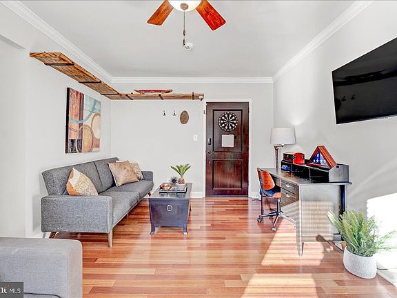 4th image of 922 S Washington St APT 302