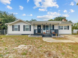 88 Crown Point Rd, Hubert, NC 28539