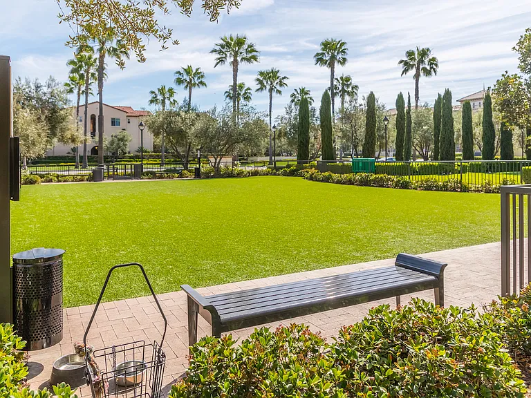 Los Olivos at Irvine Spectrum — Photo 7
