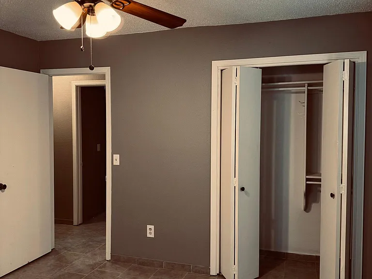2305 Crystal Dr — Photo 17