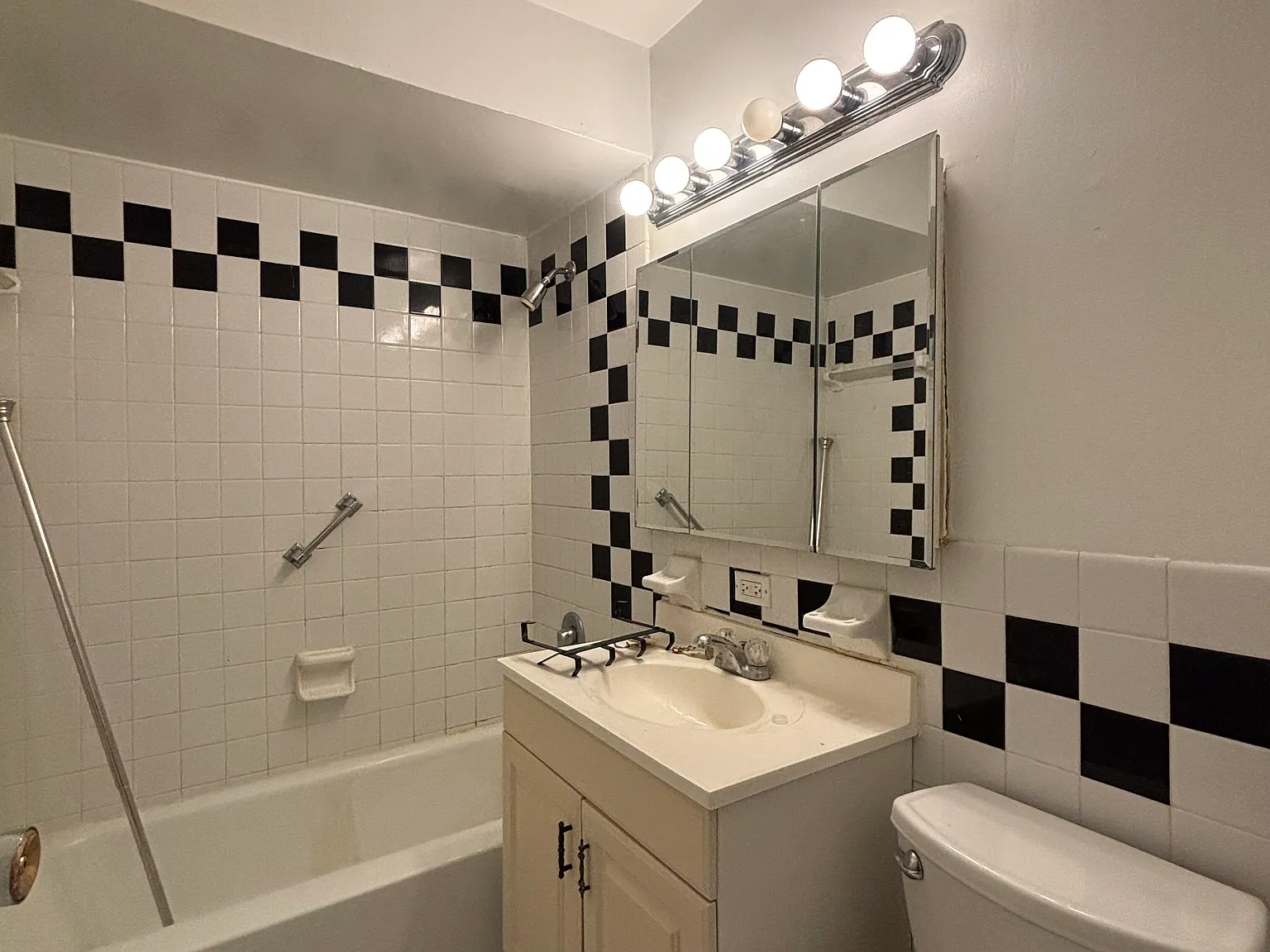 1 bed, 1.0 bath, $1,595 — Photo 4