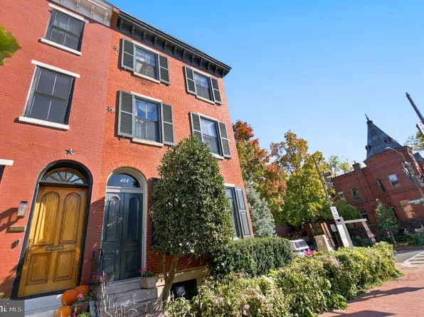154 11th St SE, Washington, DC 20003