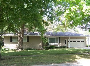 203 W Sunset Pl, Dekalb, IL 60115