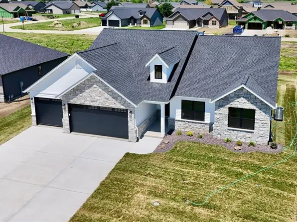 308 Rumsfeld Dr, Troy, IL 62094