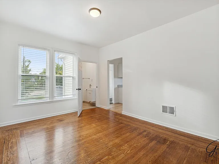 242 Harmon St — Photo 9
