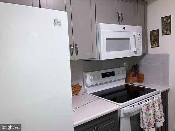 5th image of 137 Aspen Rd