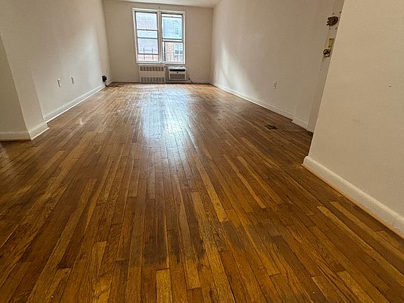 4th image of 42-40 Bowne St #3