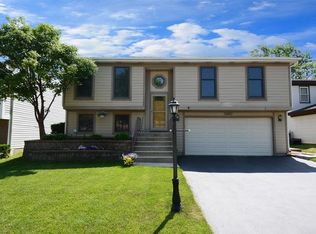 795 Woodside Dr, Roselle, IL 60172