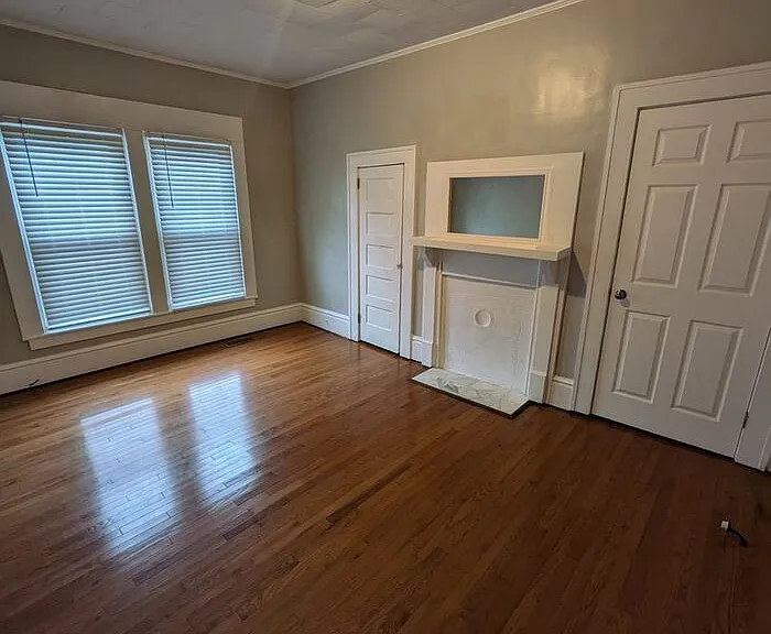 215 W D St — Photo 9