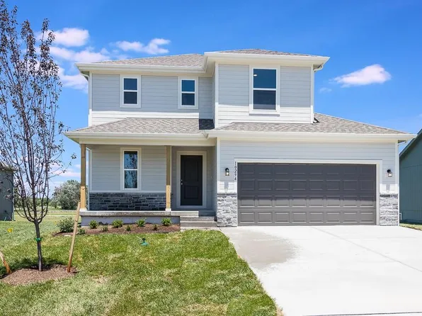 10294 Lucca Ln, Peculiar, MO 64078