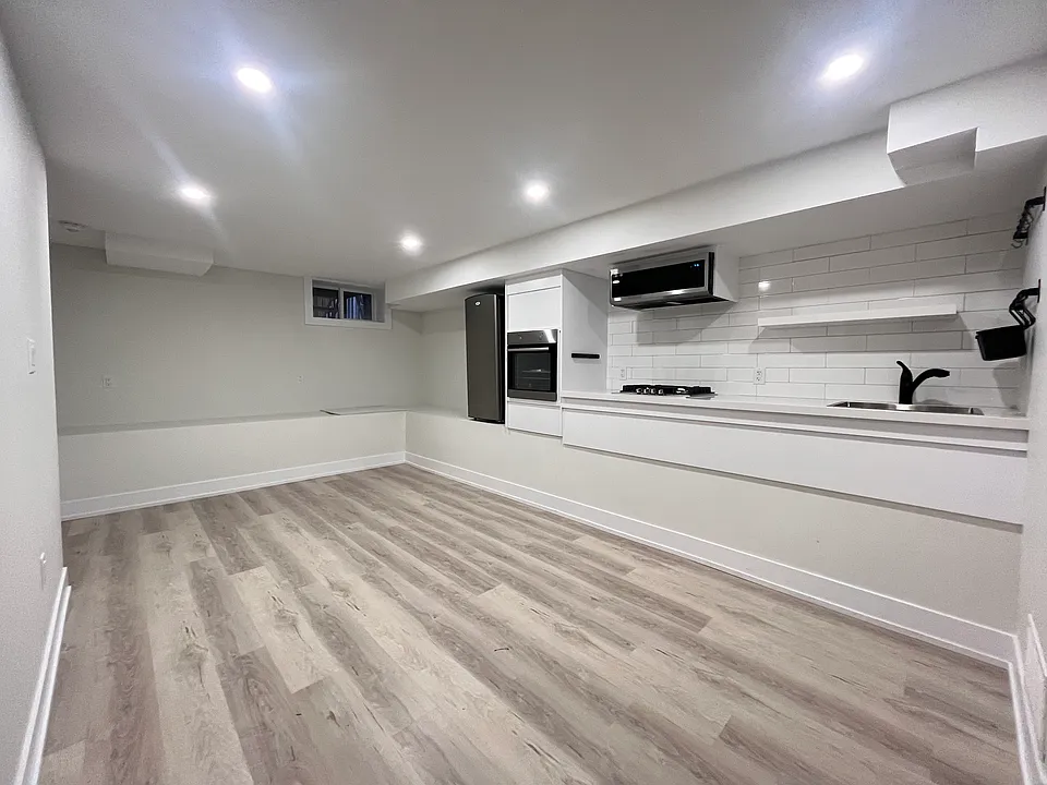 33 Somerset Ave