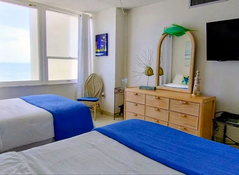2nd bedroom