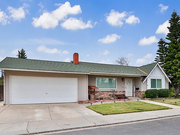 2nd image of 1609 Augusta Ct