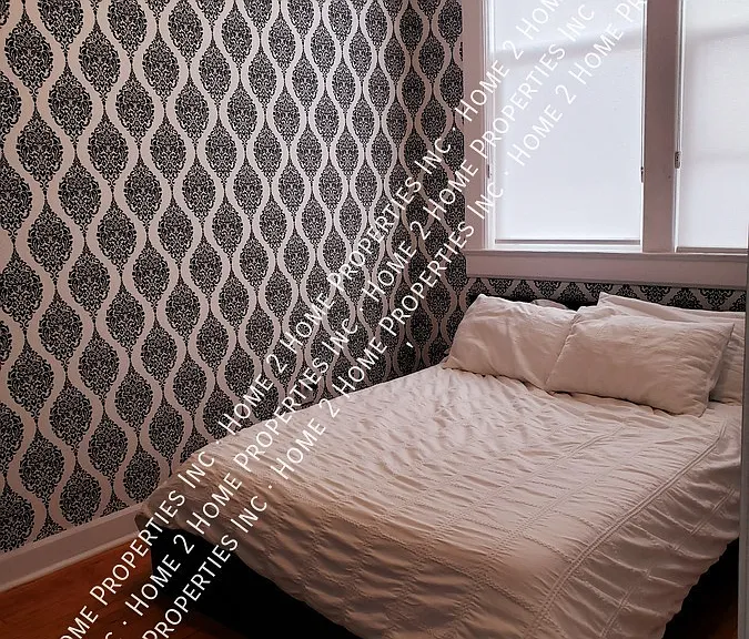1154 Wyandotte St W #2 — Photo 10