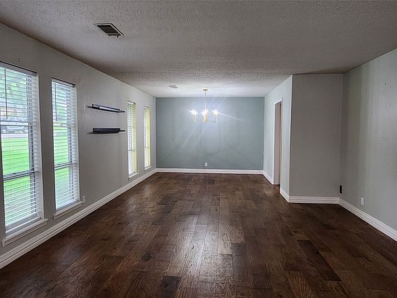 4th image of 606 Queens Rd