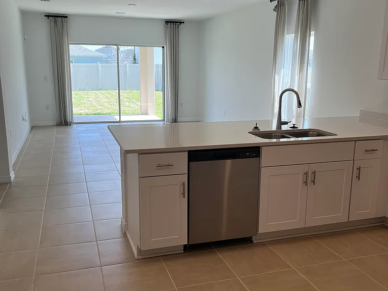 2571 Driftwood St — Photo 6