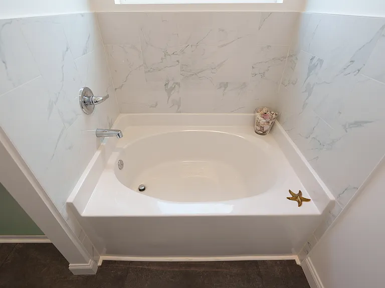 60 Madison Dr — Photo 25
