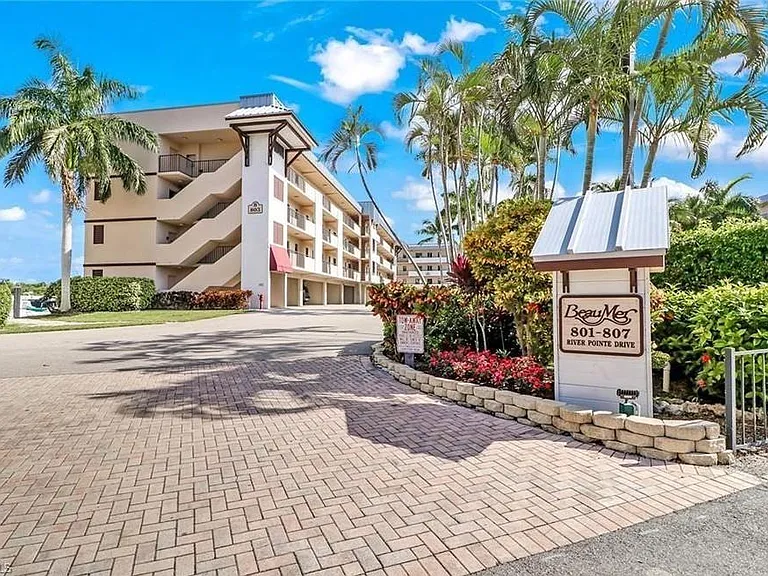 807 River Point Dr #304D — Photo 3