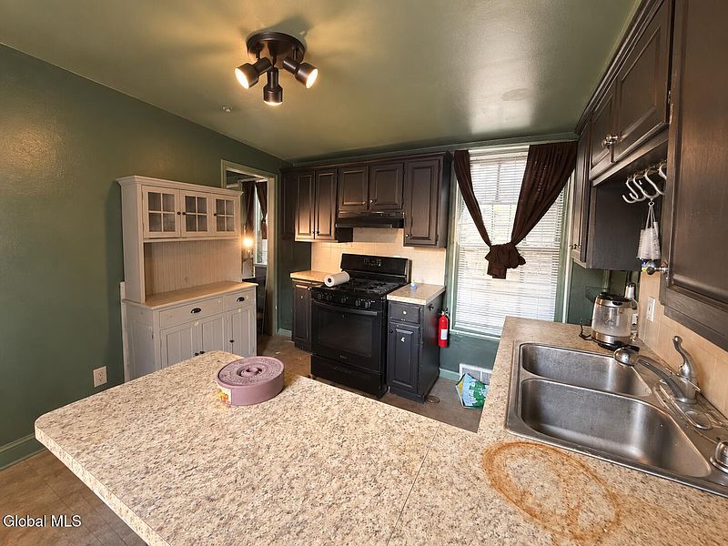 4th image of 77 Mohawk Street