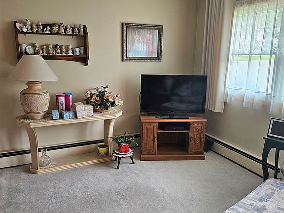 3rd image of 303 Antoinette Dr