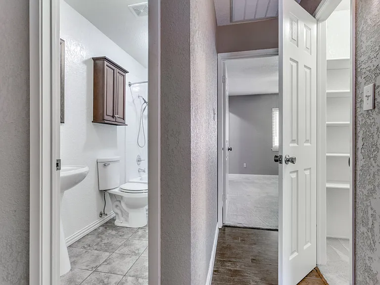 6900 Sandstone Ct — Photo 12