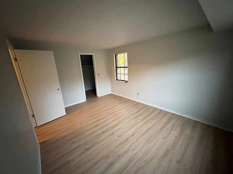 Brookside Commons — Photo 9