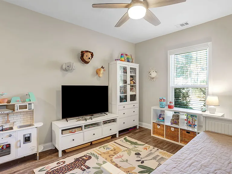 815 Waterways Pkwy S — Photo 10