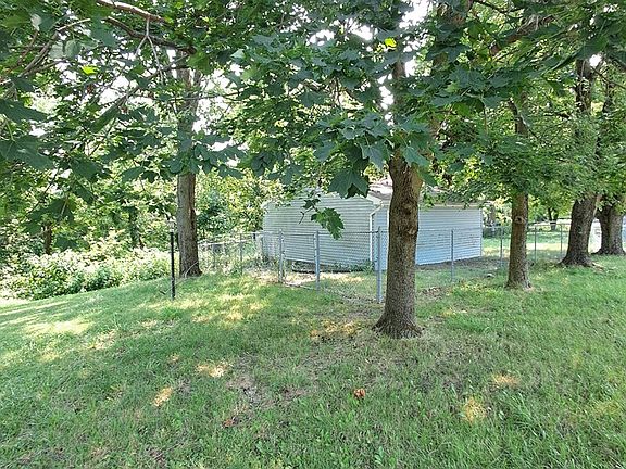 3rd image of 1015 Nevada Rd