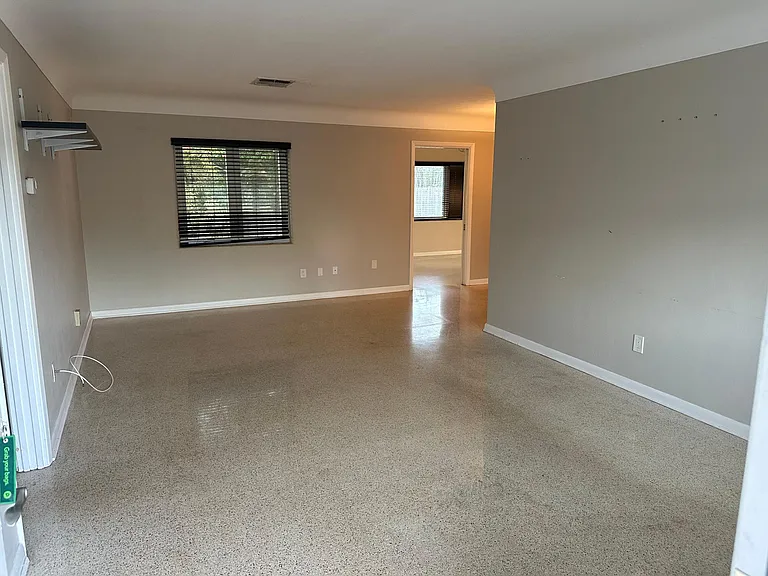 1760 Gracelyn Dr — Photo 5